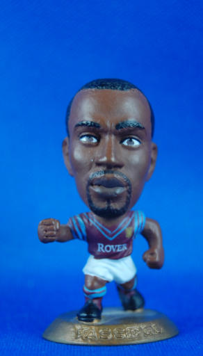 MC1294 Darius Vassell Aston Villa (H) Microstars UK Series 6