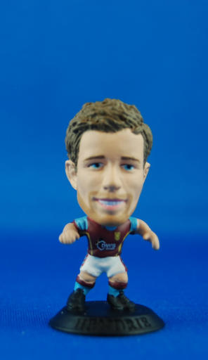 MC4383 Lee Hendrie Aston Villa (H) Microstars UK Series 12